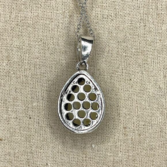 Druzy Pendant Necklace Silver Tone and White/ Cream - Untested - Picture 7 of 10